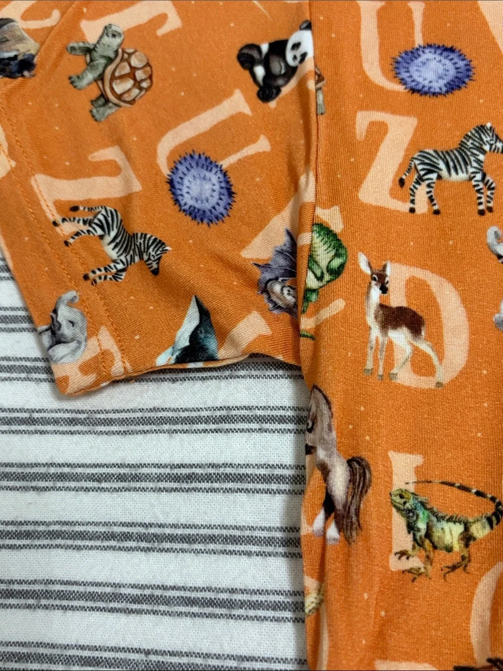 NWOT Darling Daisies Bamboo Alphabet Animals Lounge Set Pjs Oversized Tee Bikers